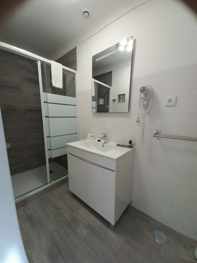 Comfort Quadruple Room, 2 Bedrooms, Non Smoking, City View photo 3