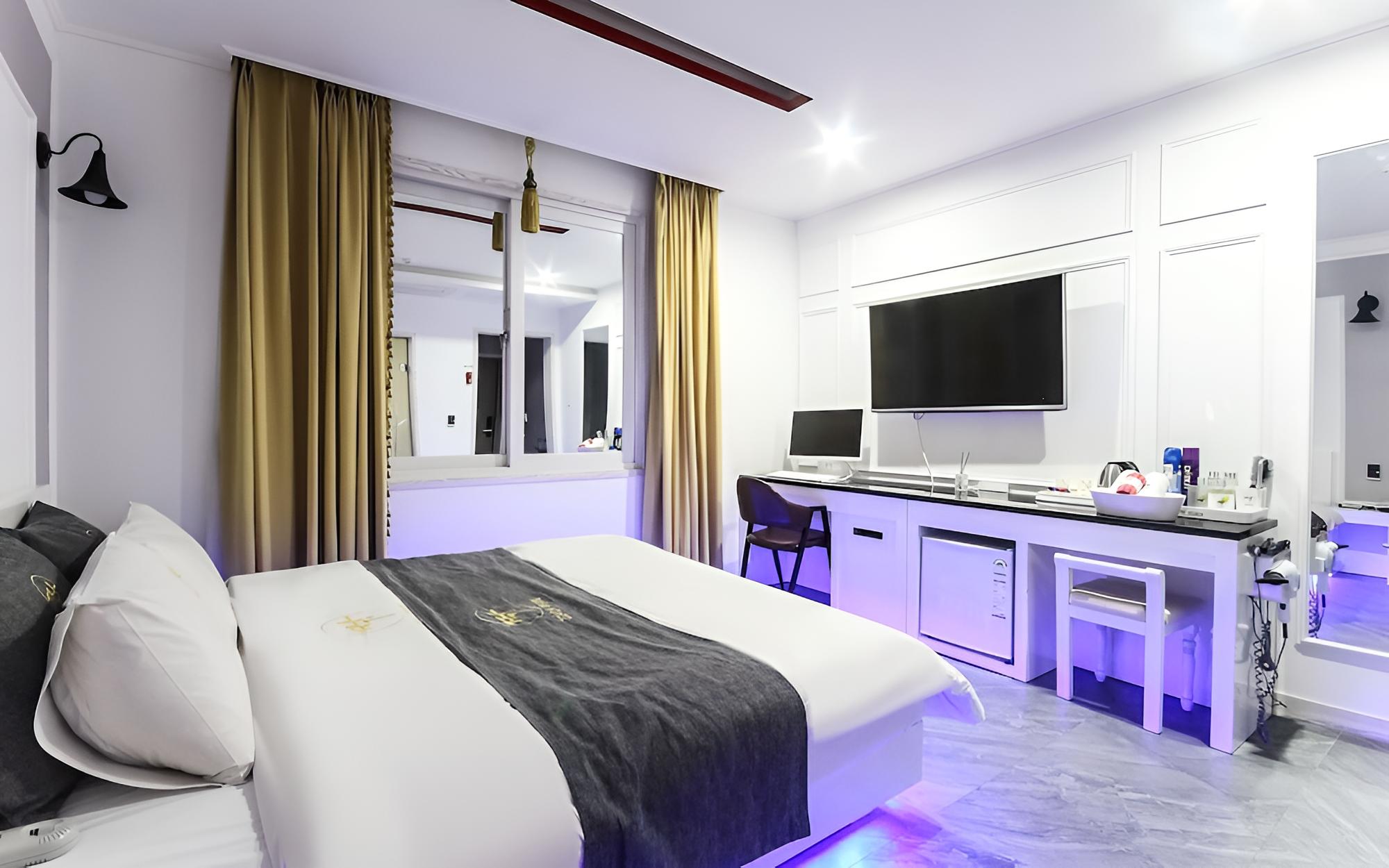 Room (Standard Room) - Photo 2
