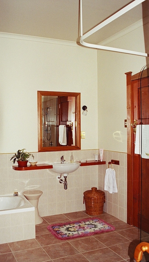 Standard Room, Accessible, Ensuite photo 3