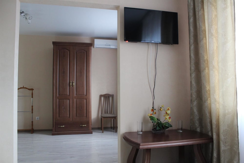 Luxury Suite, 1 Queen Bed, Non Smoking photo 2
