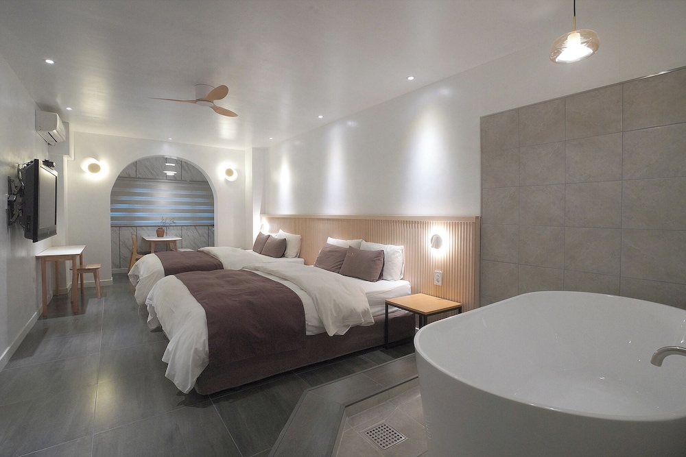 Premium Deluxe Family (No bathtub) photo 2