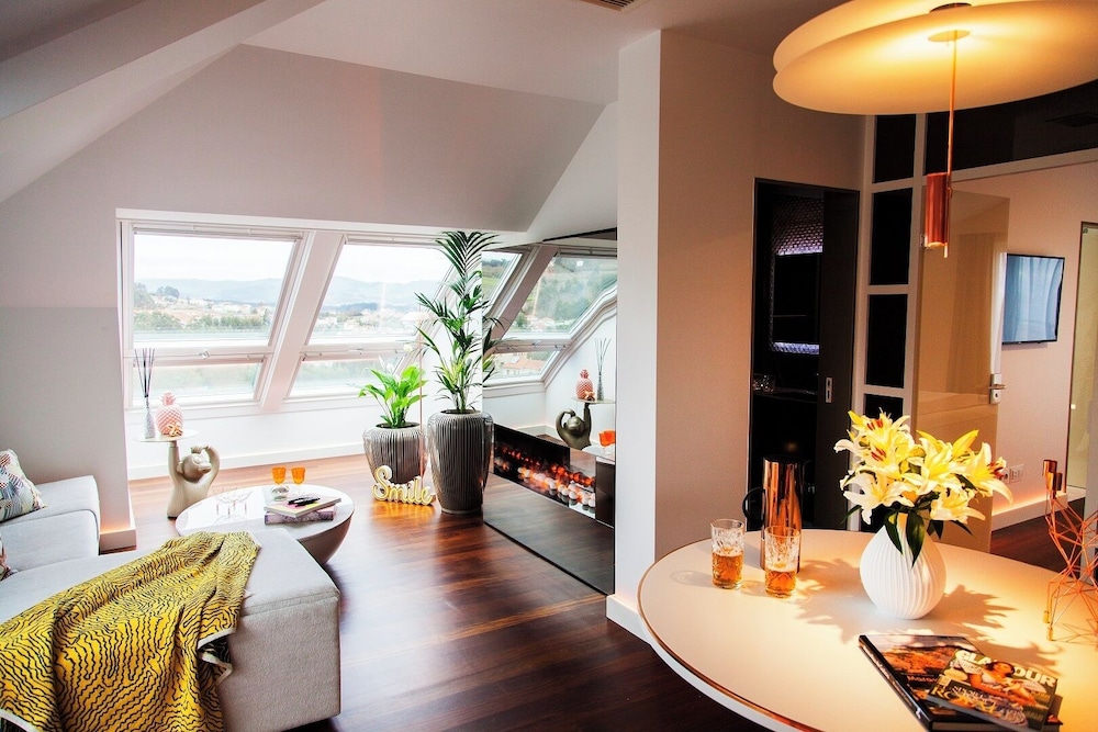 Luxury Suite (Master Suite)