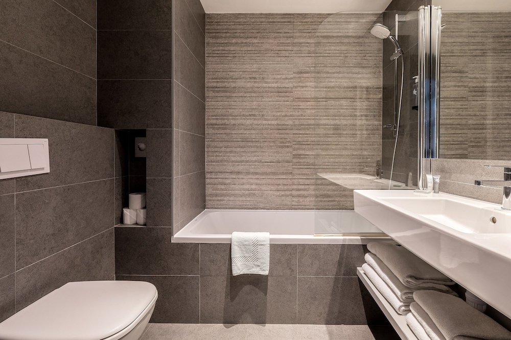 Classic Double Room, City View - Photo 9