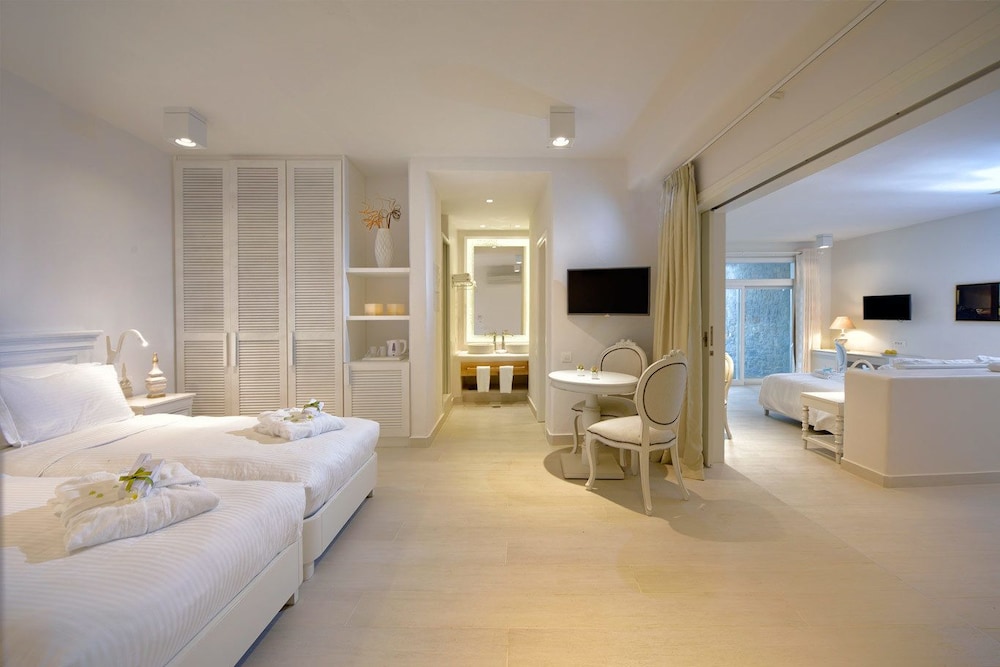 Coast Life Villa Suite, Three Bedrooms - Photo 10