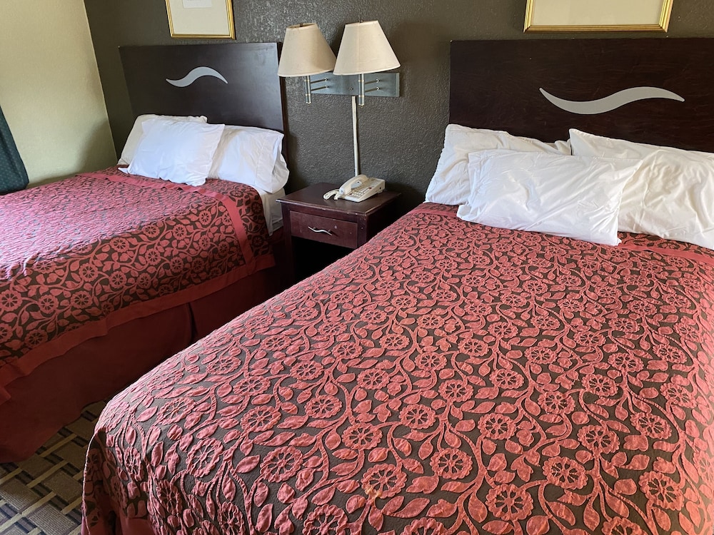 2 Double Beds