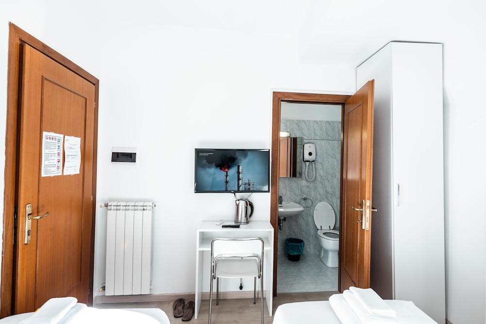Basic Twin Room