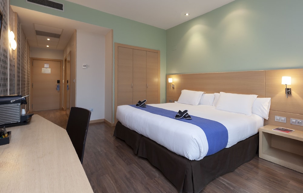 Double or Twin Room - Photo 7
