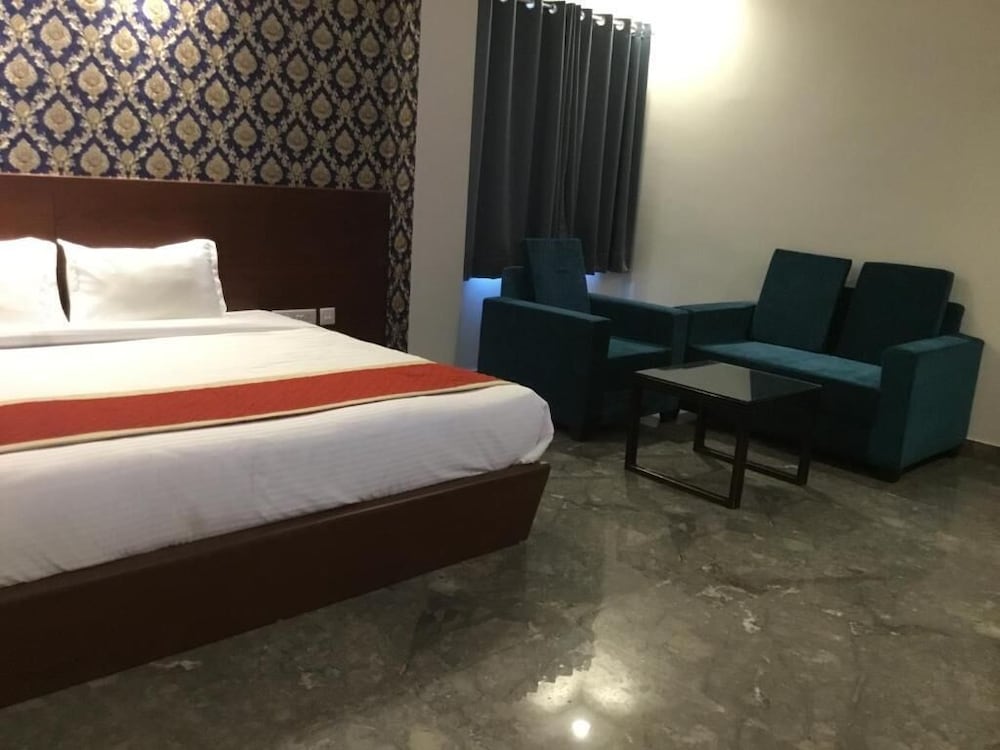 Deluxe Room - Photo 15