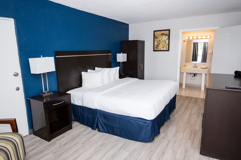 Deluxe Room, 1 King Bed, Accessible, Non Smoking photo 2