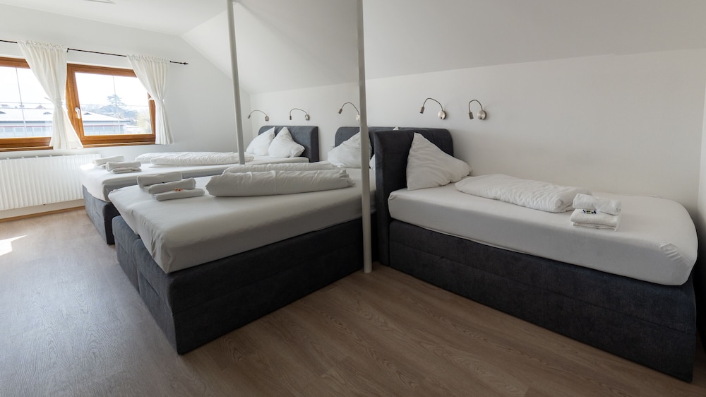 Suite, Ensuite photo 2
