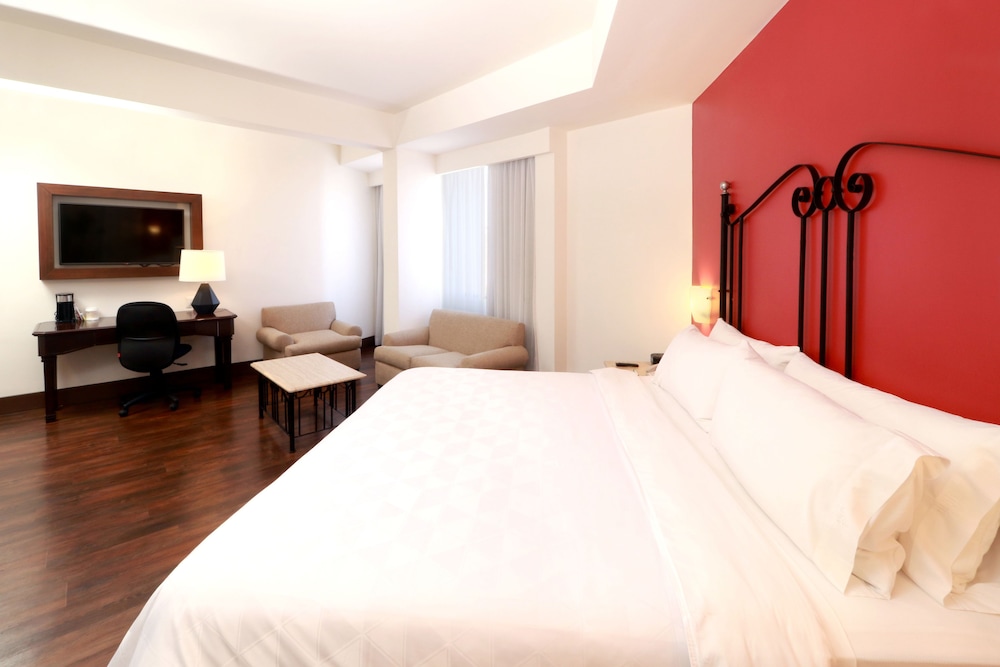 Suite, 1 King Bed (Juarez Ave View) - Photo 4