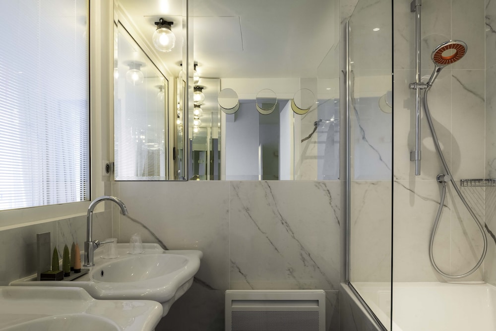 Duplex Apartment, includes soft minibar, courtesy tray, digital press photo 3