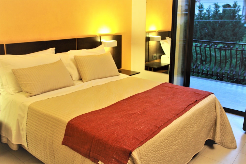 Double Room, Balcony, Garden View - Photo 5