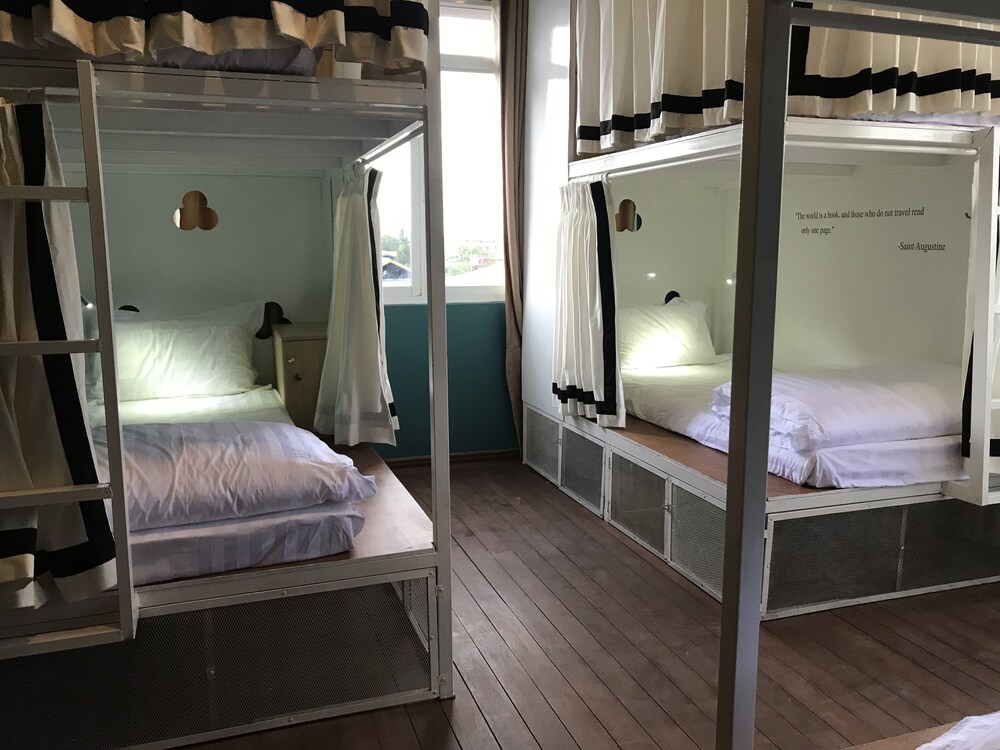 Dormitory 6 Bed Female with Own Bathroom
