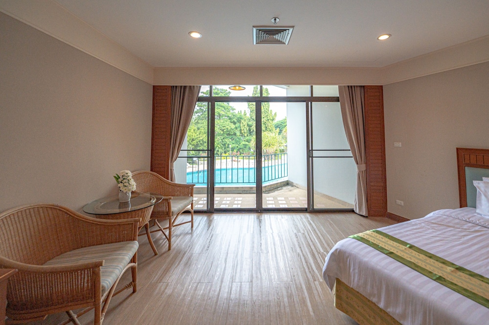 Deluxe Twin Room photo 3