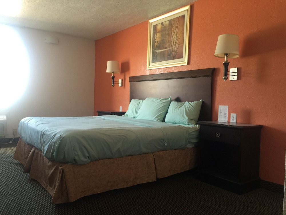 Deluxe Room, 1 King Bed, Accessible, Non Smoking photo 2