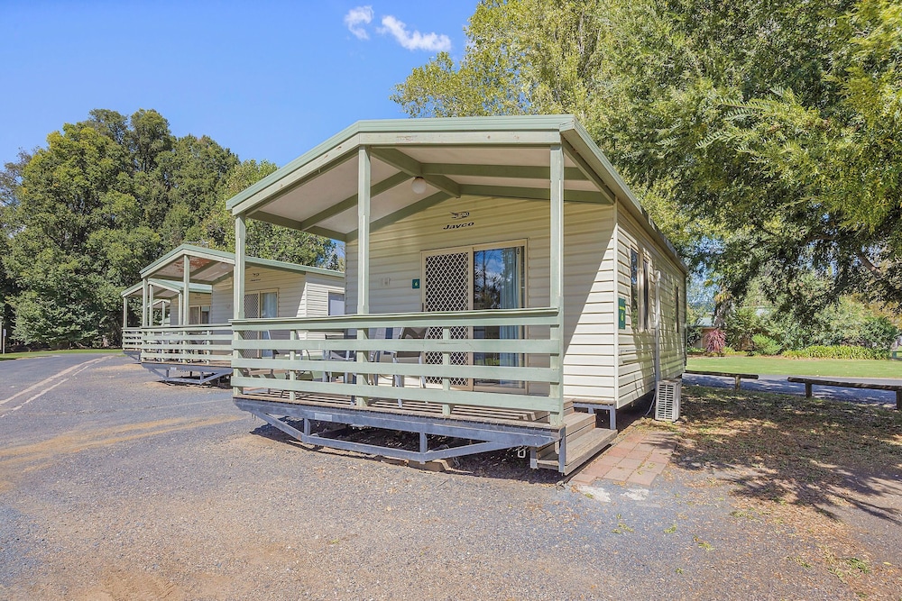 Standard Cabin - Sleeps 5 - Jayco