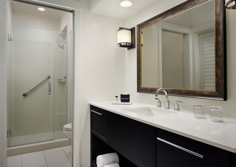 Luxury Suite, 1 King Bed, Mobility Accessible (Luxury) - Photo 3