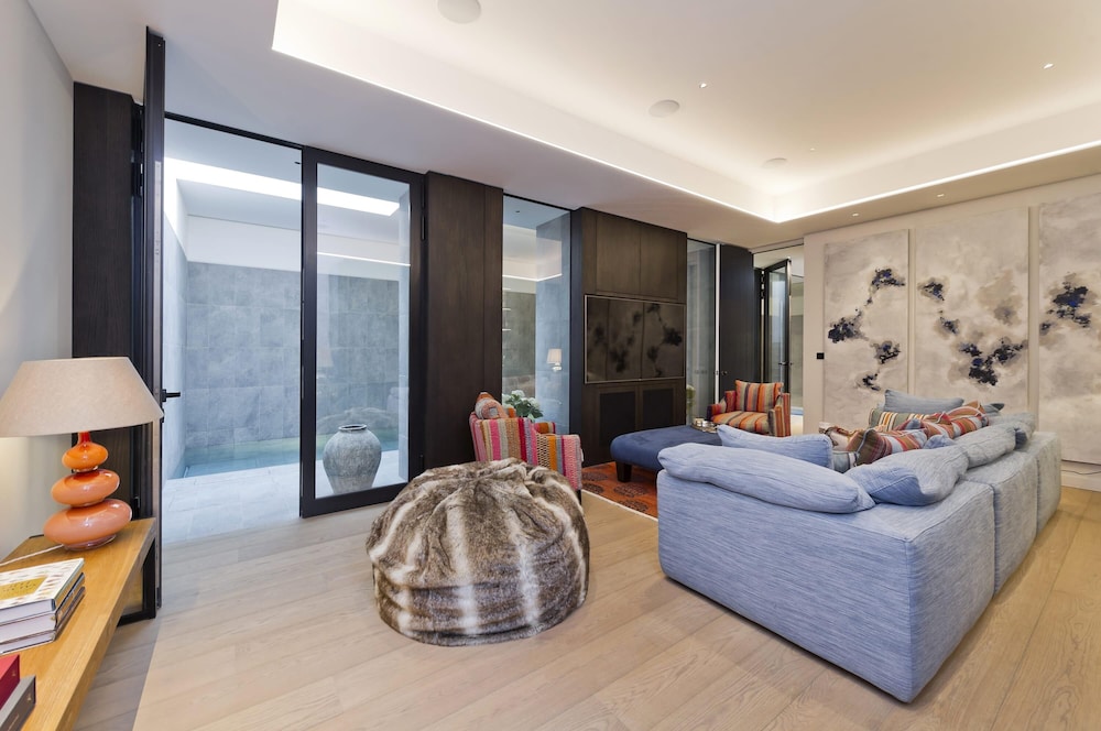 Stunning 5 bed Fulham Home w Indoor Pool Sauna and Private Garden, Photo 37