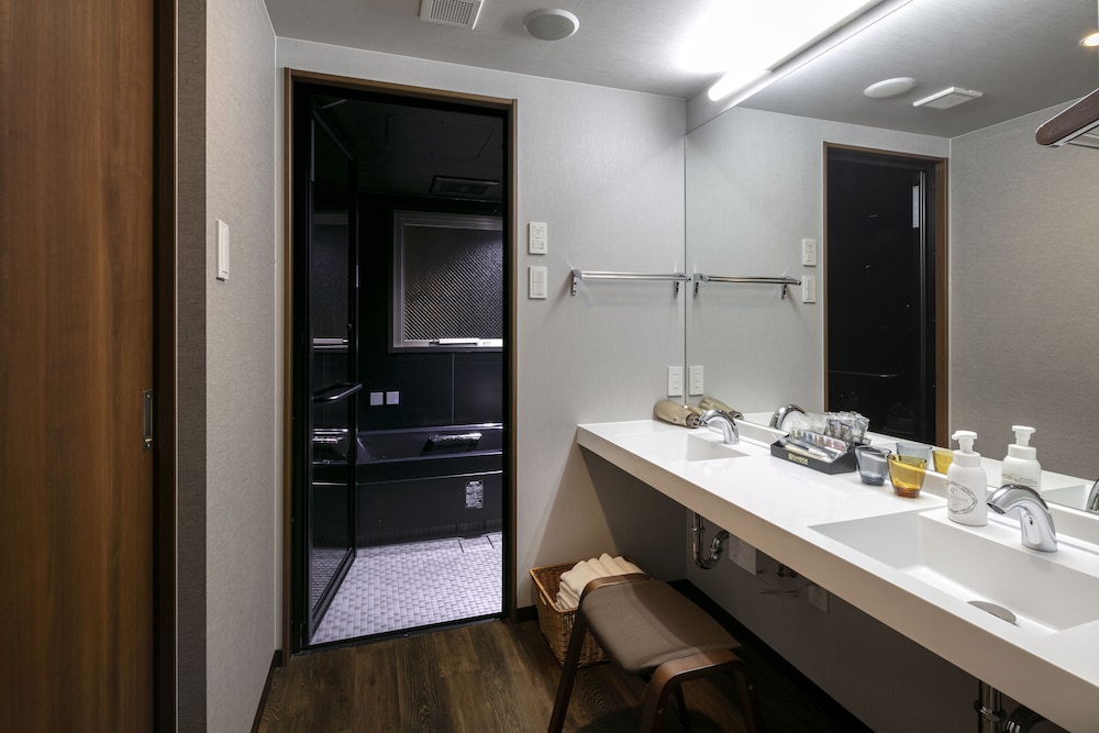 Club Suite, 1 Bedroom, Non Smoking, Hot Tub - Photo 8