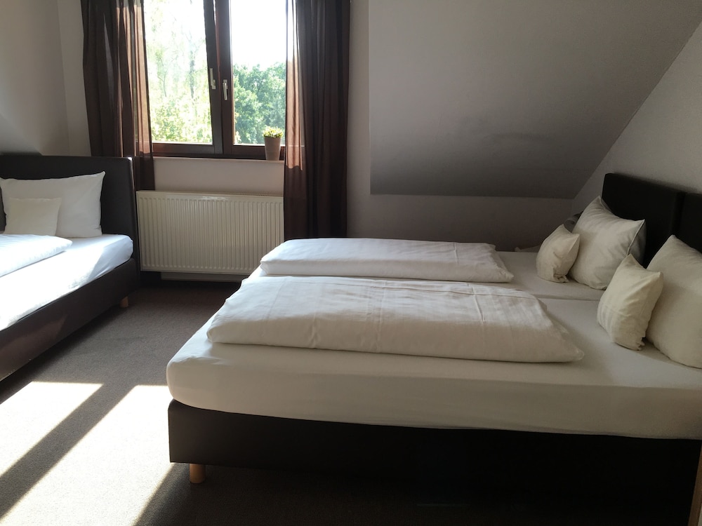 Economy Triple Room, 1 Bedroom photo 1