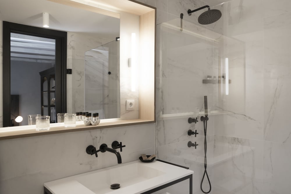 Quadruple Room - Photo 8