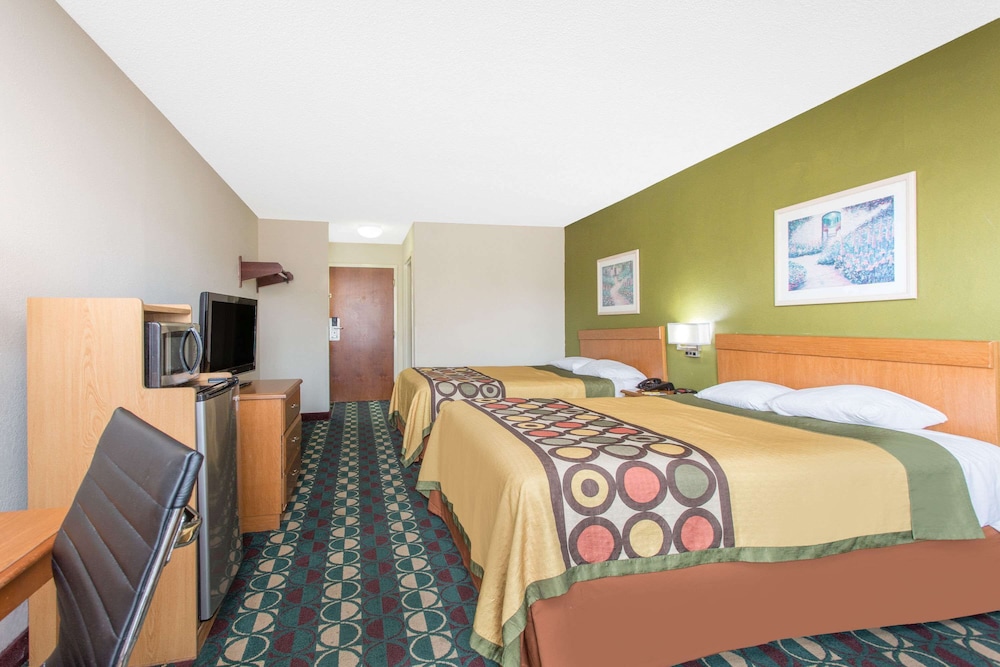 Standard Room, 2 Queen Beds photo 2