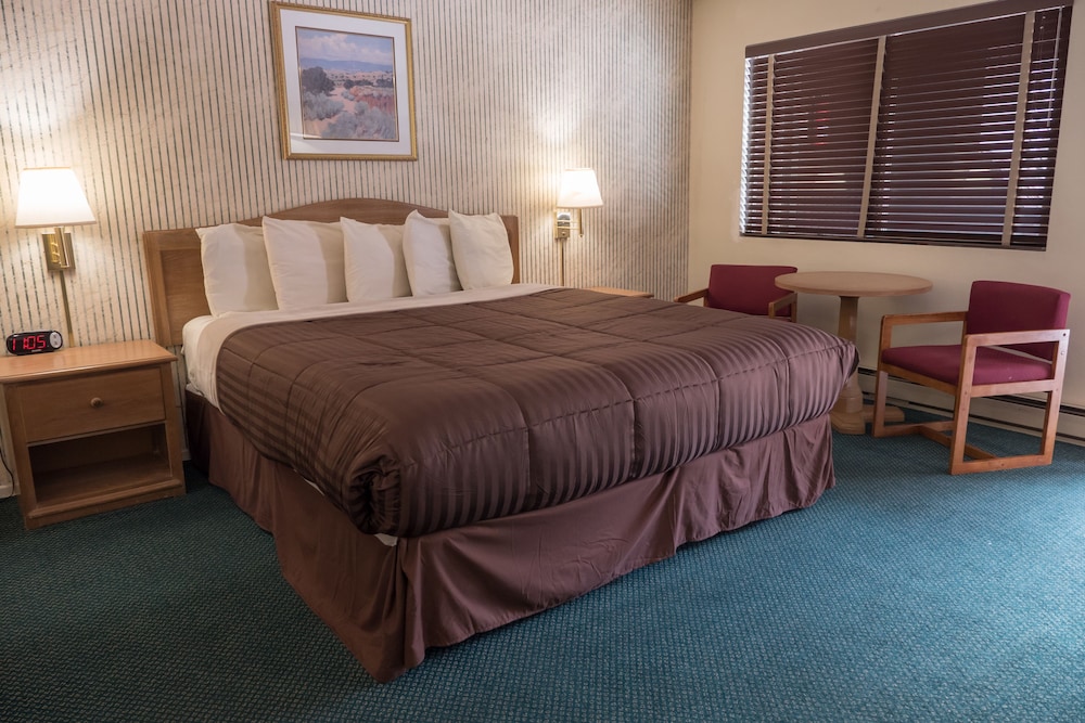 Standard Room, 1 King Bed photo 1