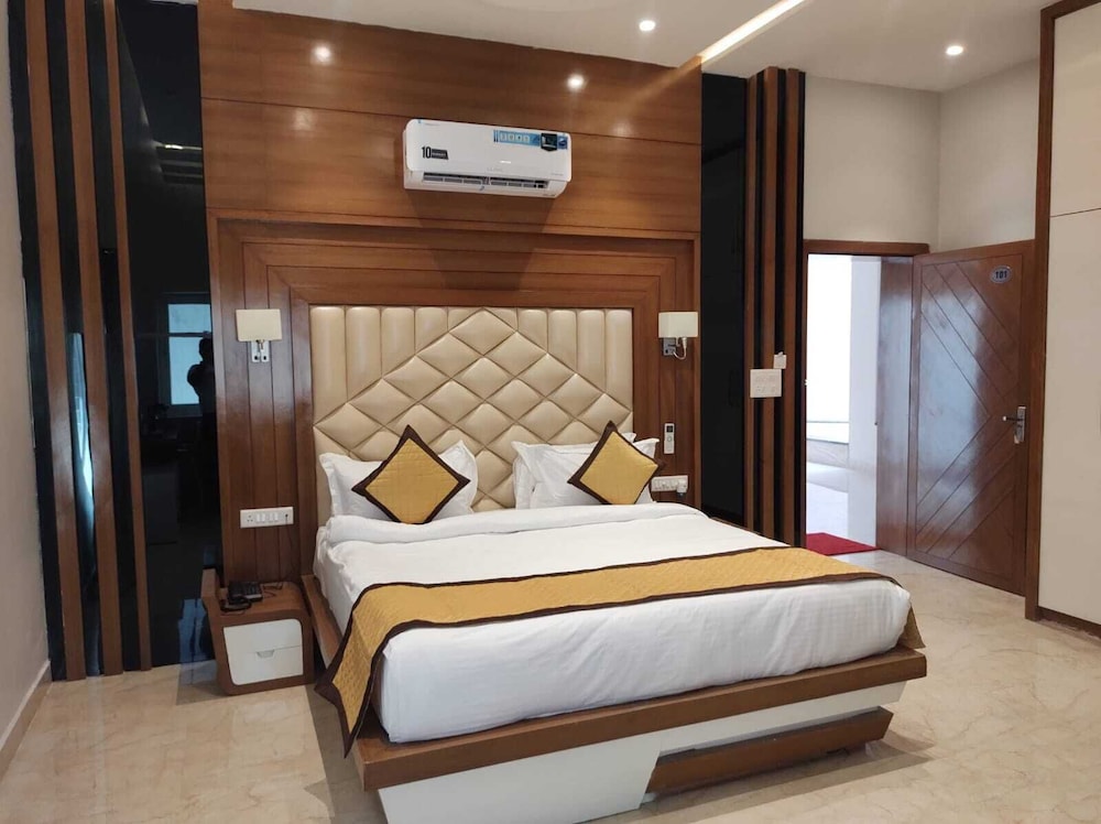 Premium Double Room, 1 Double Bed, Smoking, Garden View photo 2