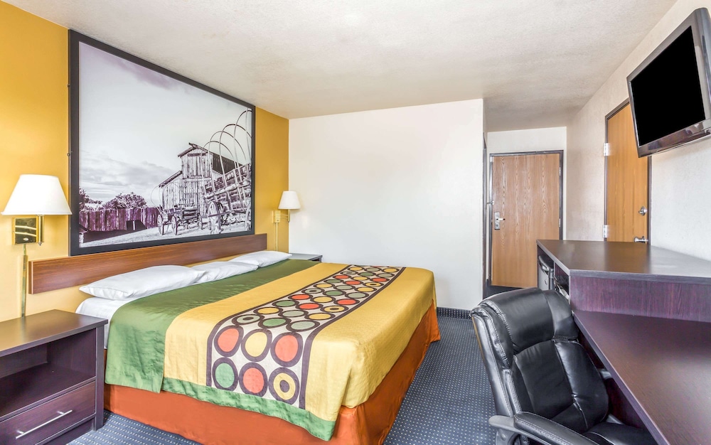 Standard Room, 1 King Bed - Photo 1