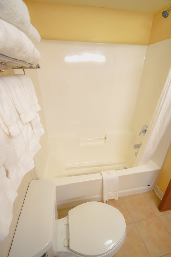 Deluxe Double Room, 2 Queen Beds - Photo 4