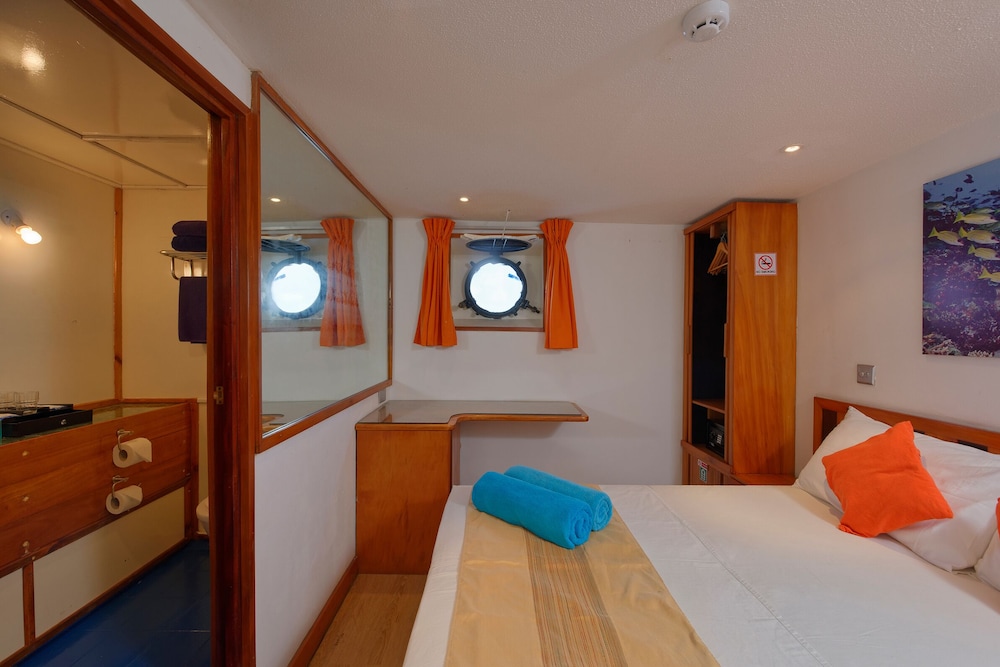 Lower Main Deck Cabin photo 1