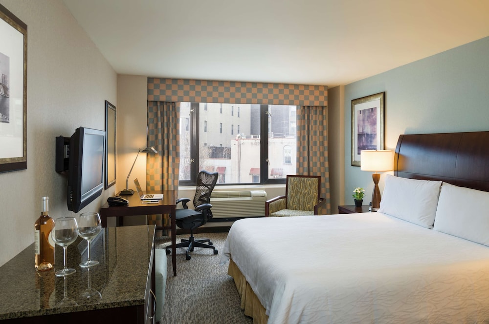 Room, 1 King Bed (Drinks & Snacks)