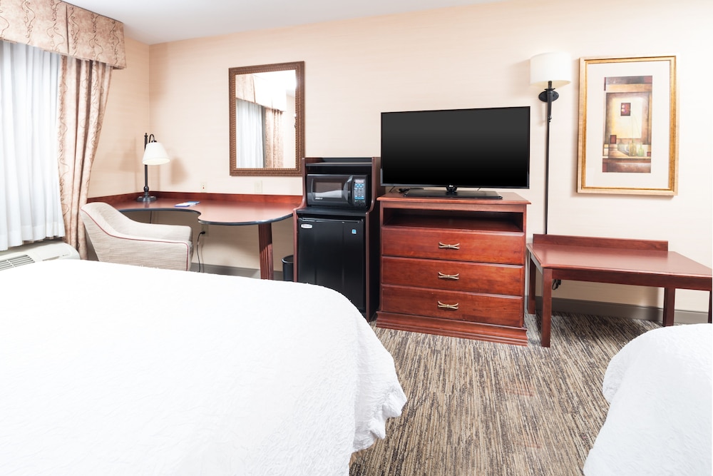 Room, 2 Queen Beds, Accessible, Non Smoking - Photo 5