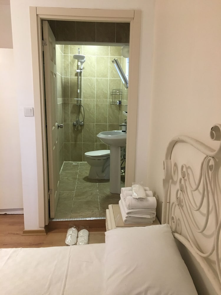Basic Triple Room, 1 Bedroom photo 2