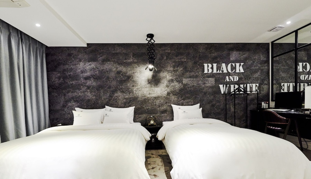 Deluxe Twin Room - Photo 6