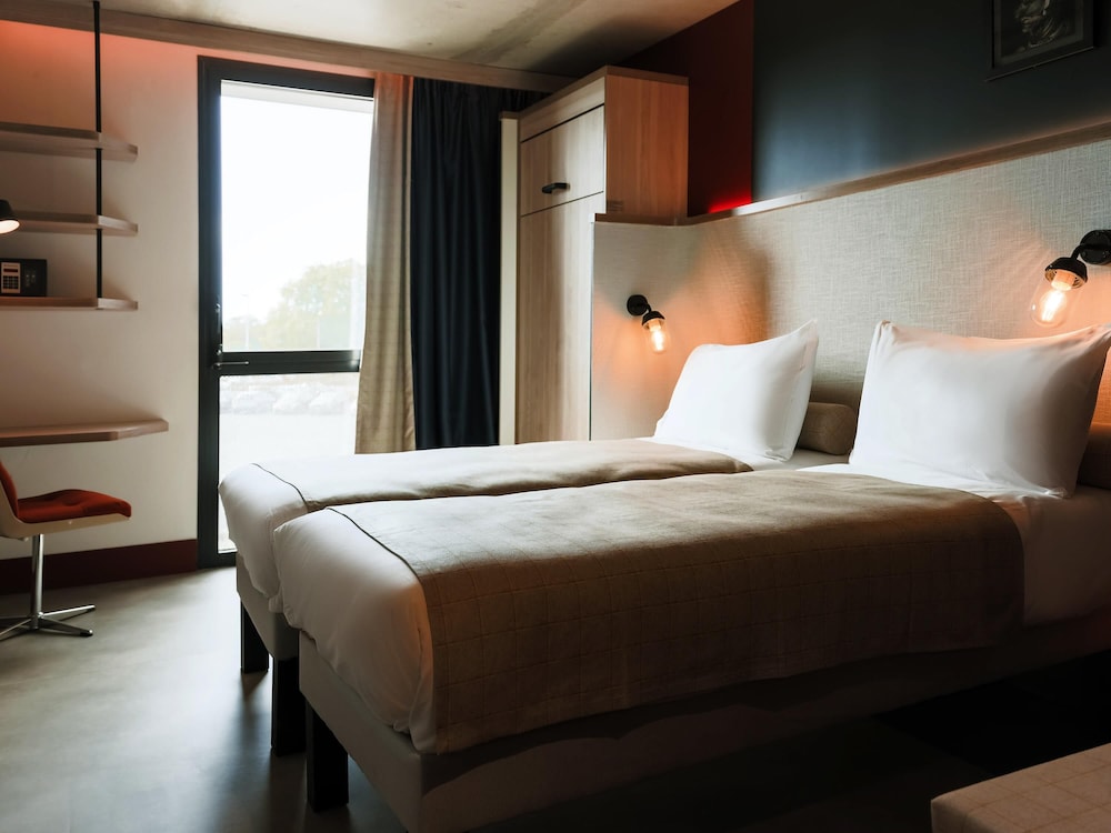 Standard Room, 3 Twin Beds - Photo 3