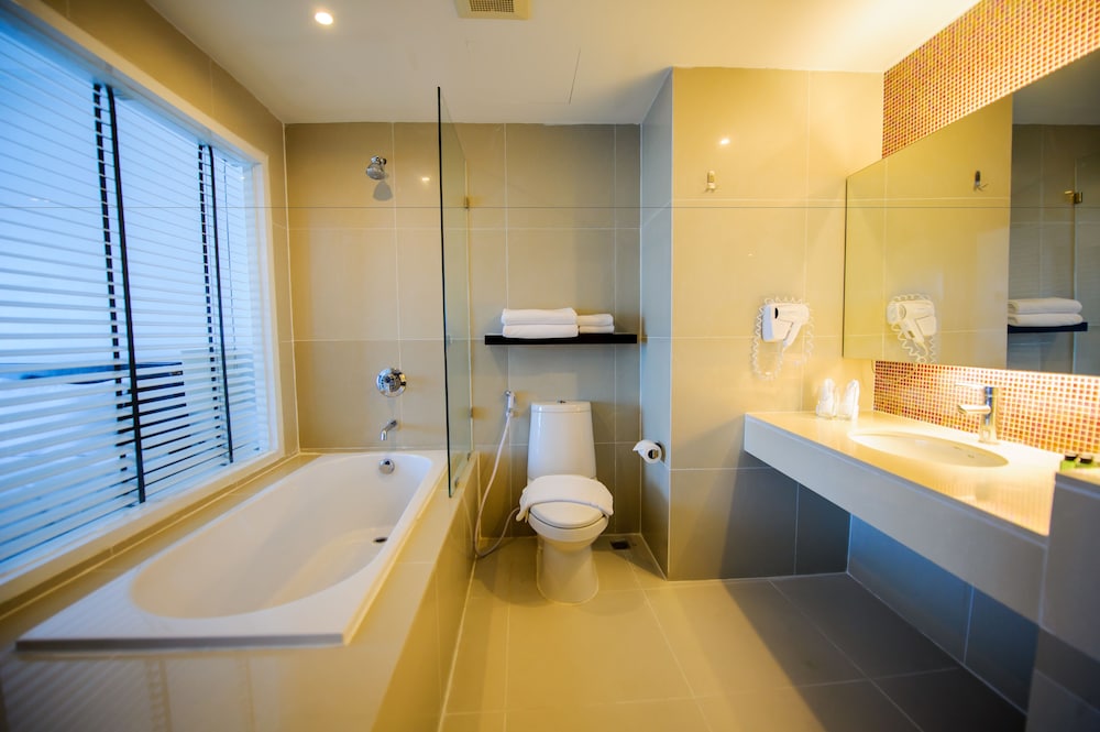 Corner Suite, City View photo 3