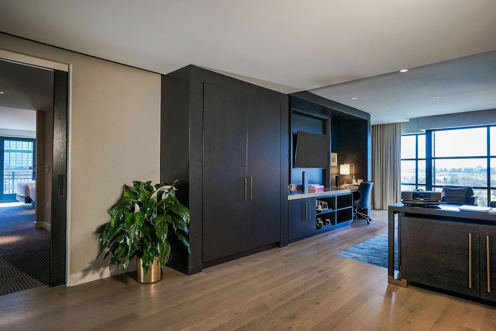 Suite, Multiple Beds (Knot)