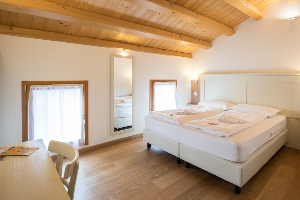Standard Double or Twin Room, Hill View photo 1
