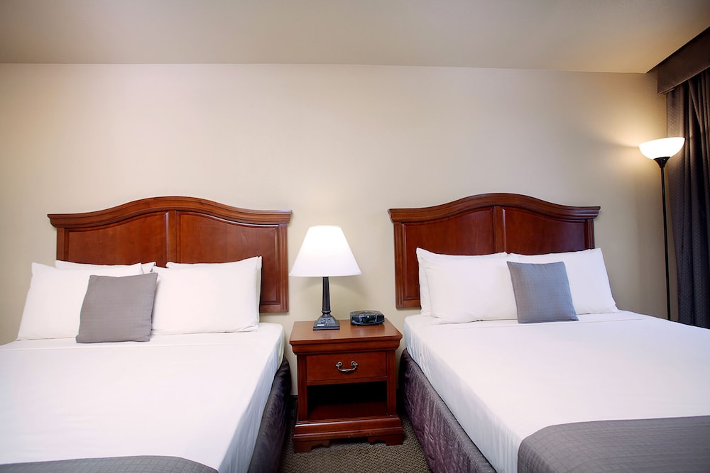 Room, 2 Queen Beds, Accessible, City View photo 3