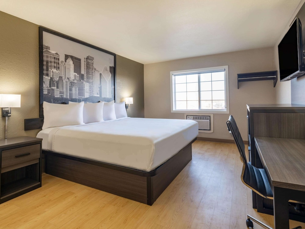 Standard Room, 1 King Bed - Photo 1