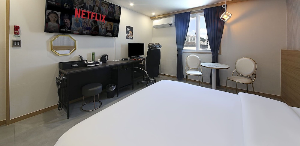 Business Room, 1 Double Bed, Non Smoking - Photo 4