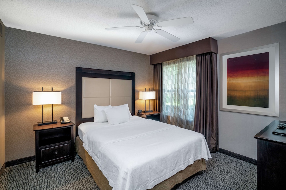 Suite, 1 Queen Bed, Accessible (Hearing) - Photo 2
