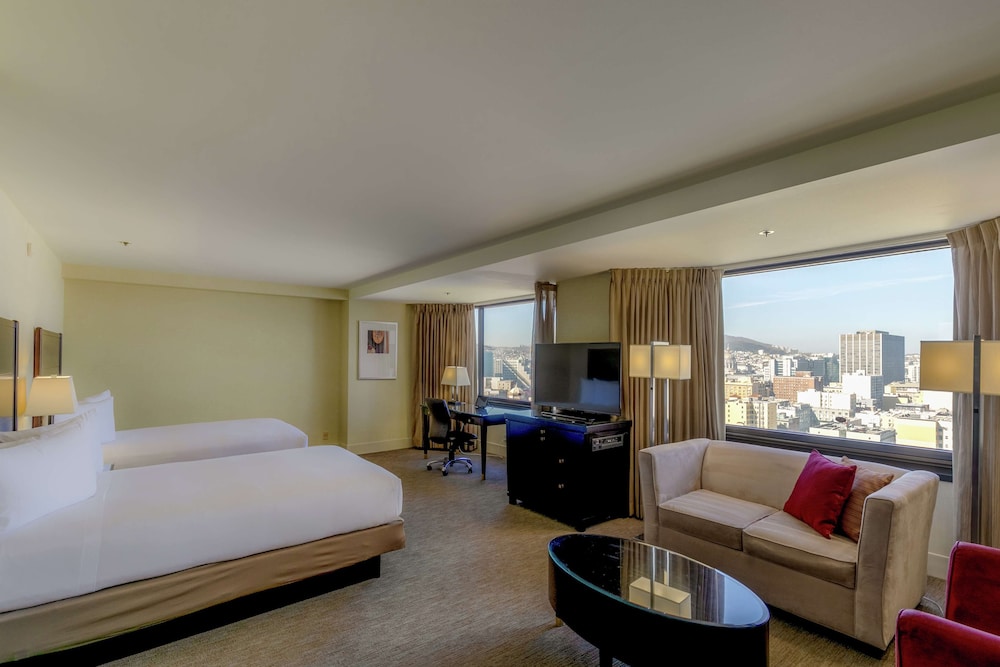 Junior Suite, 2 Double Beds (Deluxe View) - Photo 4