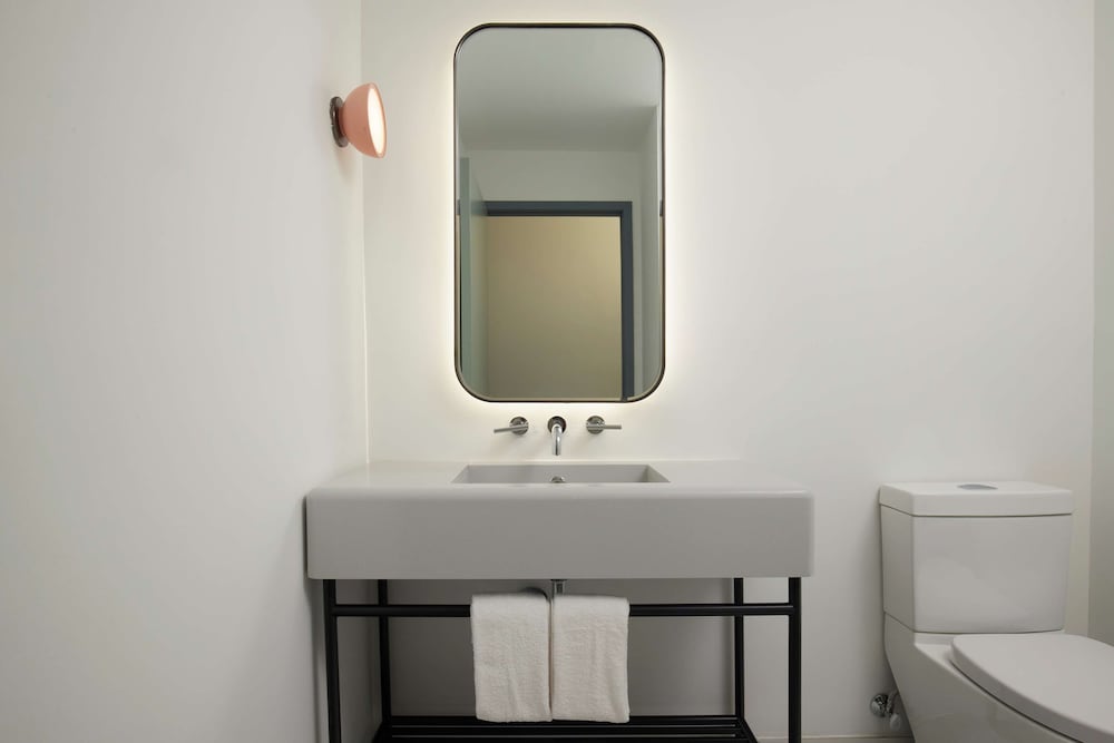 Suite (Arlo)