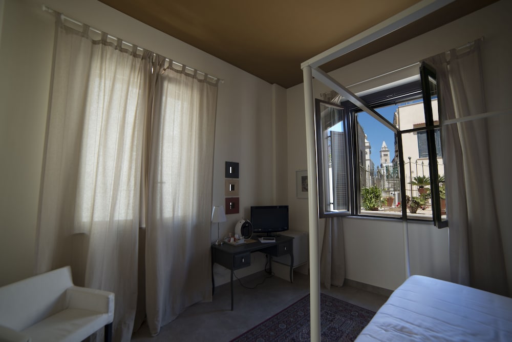 Standard Double Room, 1 Bedroom, Private Bathroom photo 3