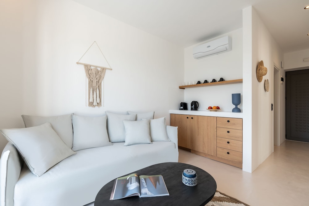Suite, 2 Bedrooms, Balcony, Sea View photo 2