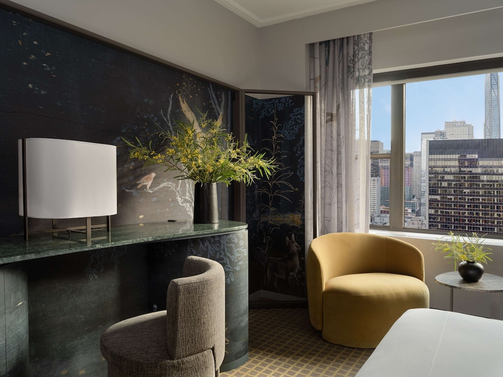 Room, 2 Queen Beds, Accessible, City View (with Roll-in Shower)