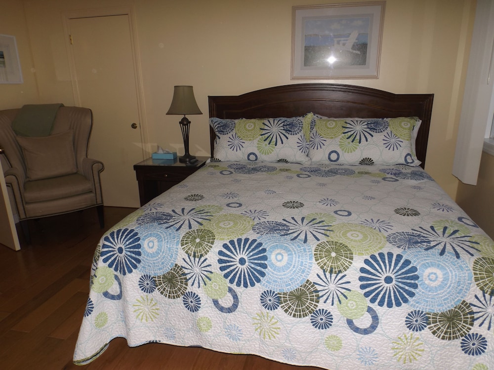 Room, 1 King Bed, Second Floor photo 2